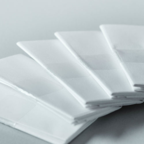 Druck von Beipackzettel als Insert mit Klebepunkt